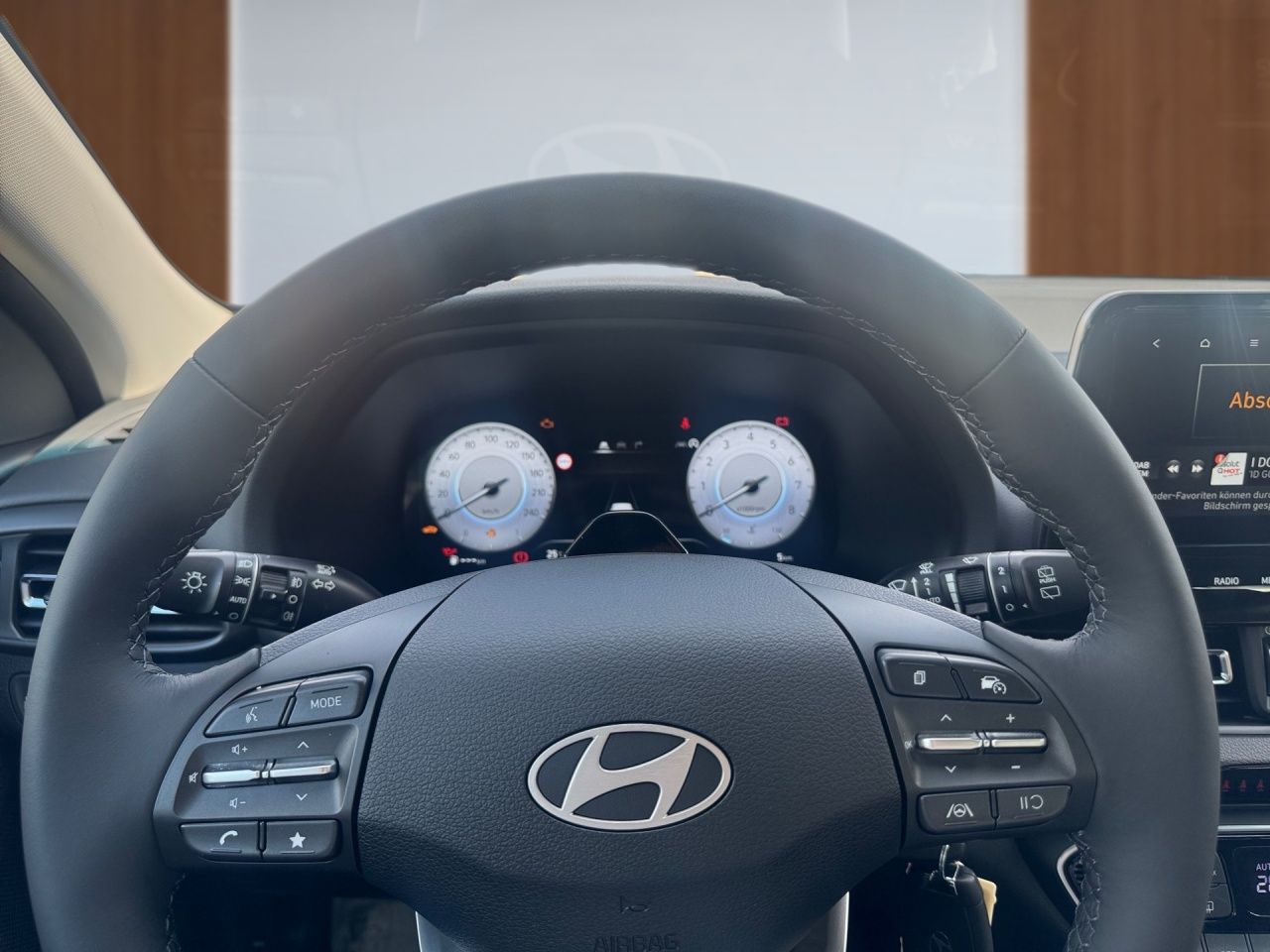 Fahrzeugabbildung Hyundai i30 ADVANTAGE LED*SHZ*LHZ*KAMERA*NAVI*USB*2Z-KL*