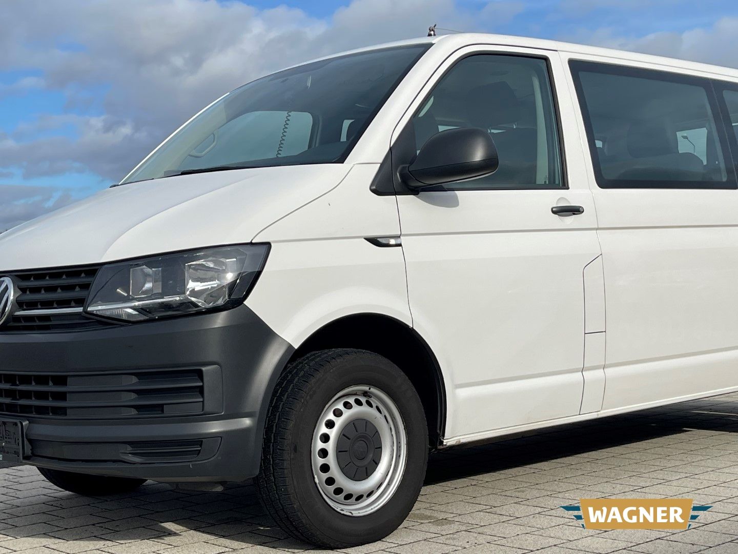 Fahrzeugabbildung Volkswagen T6 Kombi EcoProfi lang 9 Sitzer Klima