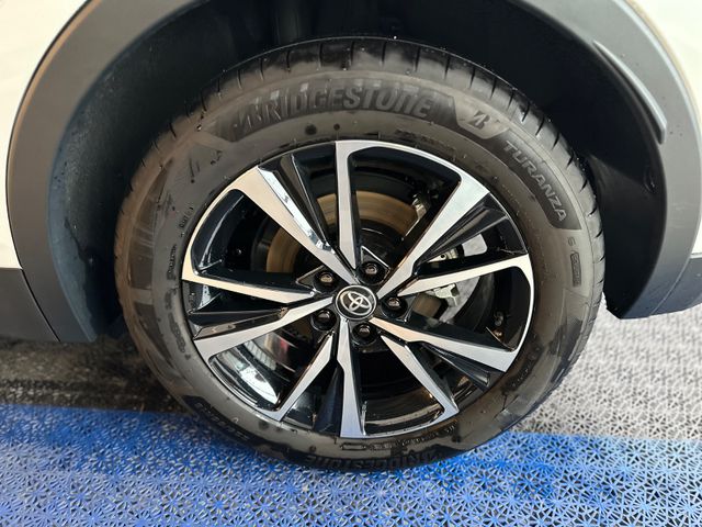 Toyota C-HR Hybrid FWD 2,0 L Black&White