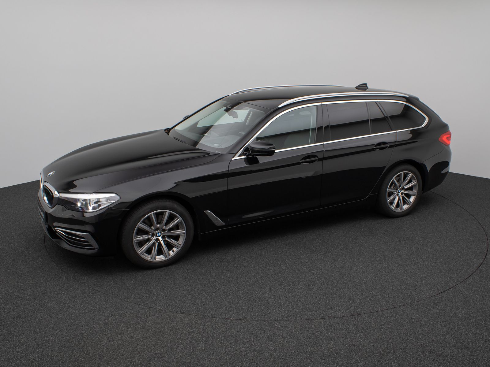 Fahrzeugabbildung BMW 520d Luxury Line Kamera HUD H/K Massage DisplKey