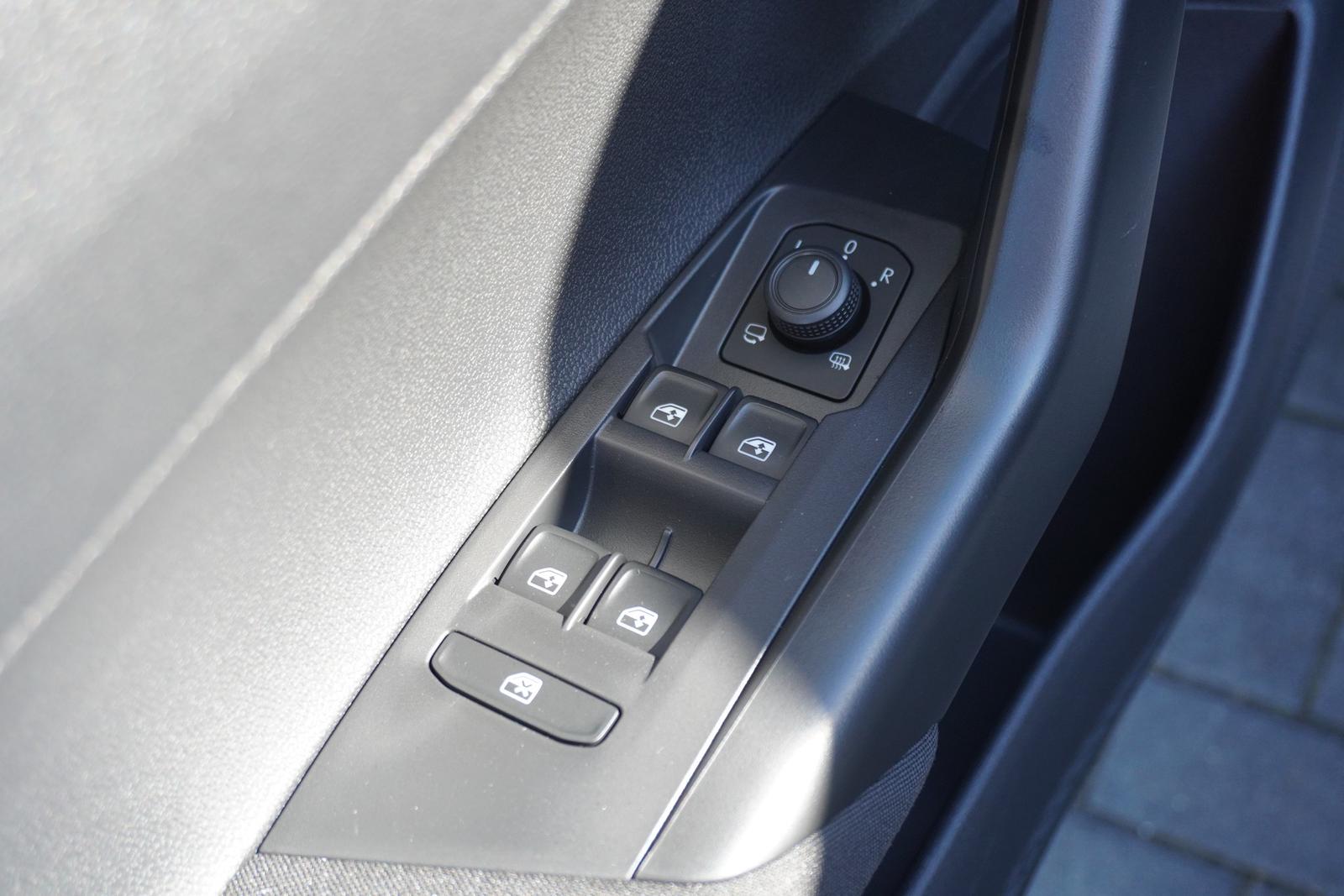 Volkswagen Taigo 1.0 Life LED Navi Sitzheizung Bluetooth, миниатюра 23