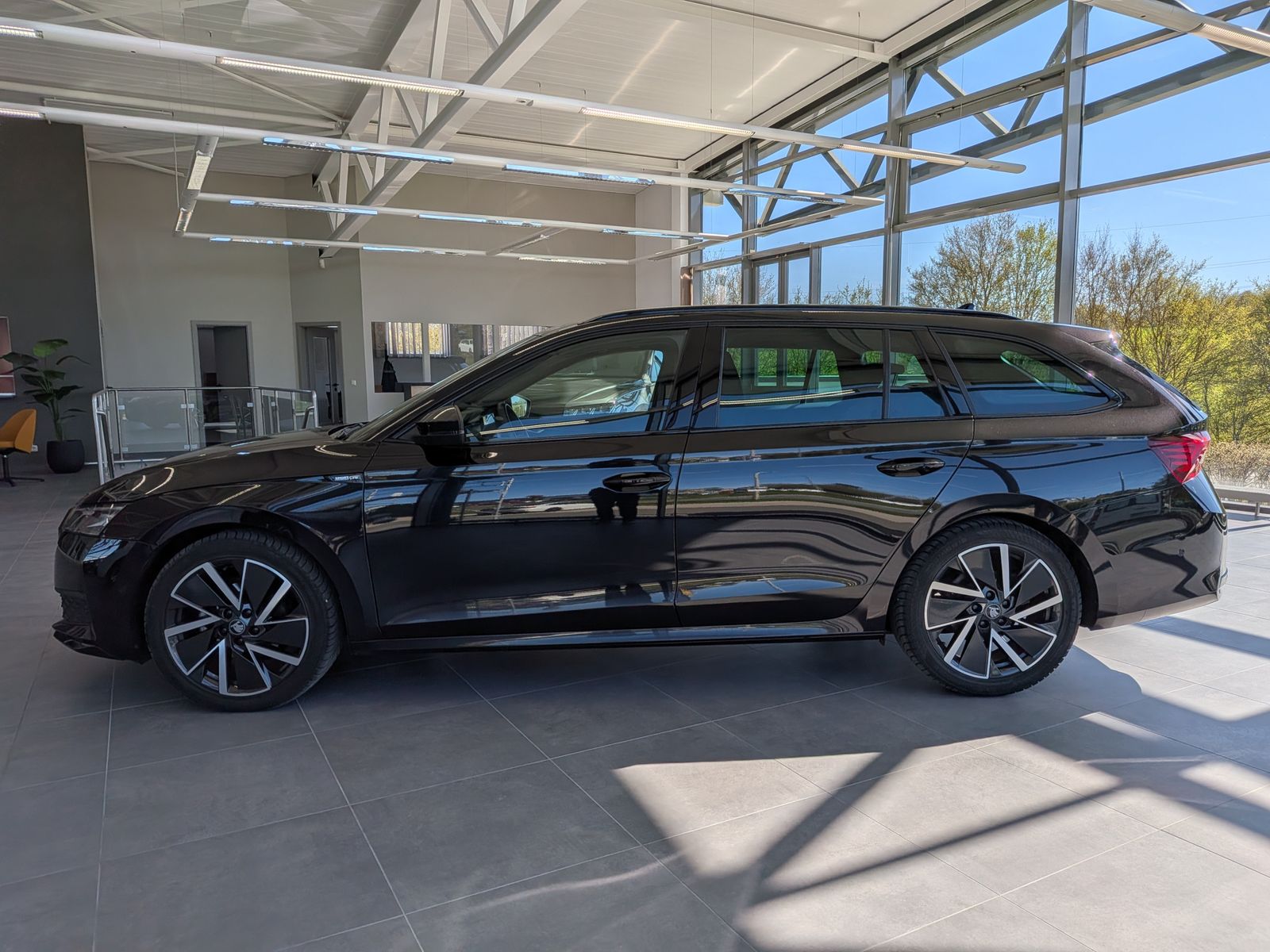 Fahrzeugabbildung SKODA Octavia 1.5 TSI Sportline Pano Matrix AHK 5J-Gar