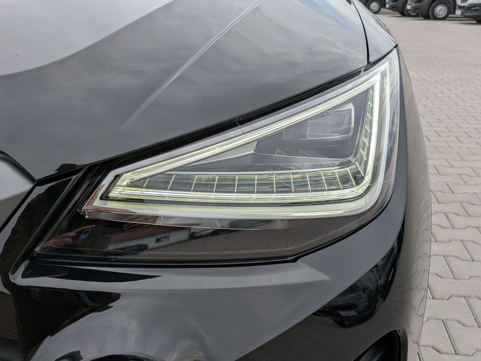 Fahrzeugabbildung SEAT Arona 1.5 TSI FR DSG AHK*ACC*LED*APP*DAB*KAMERA