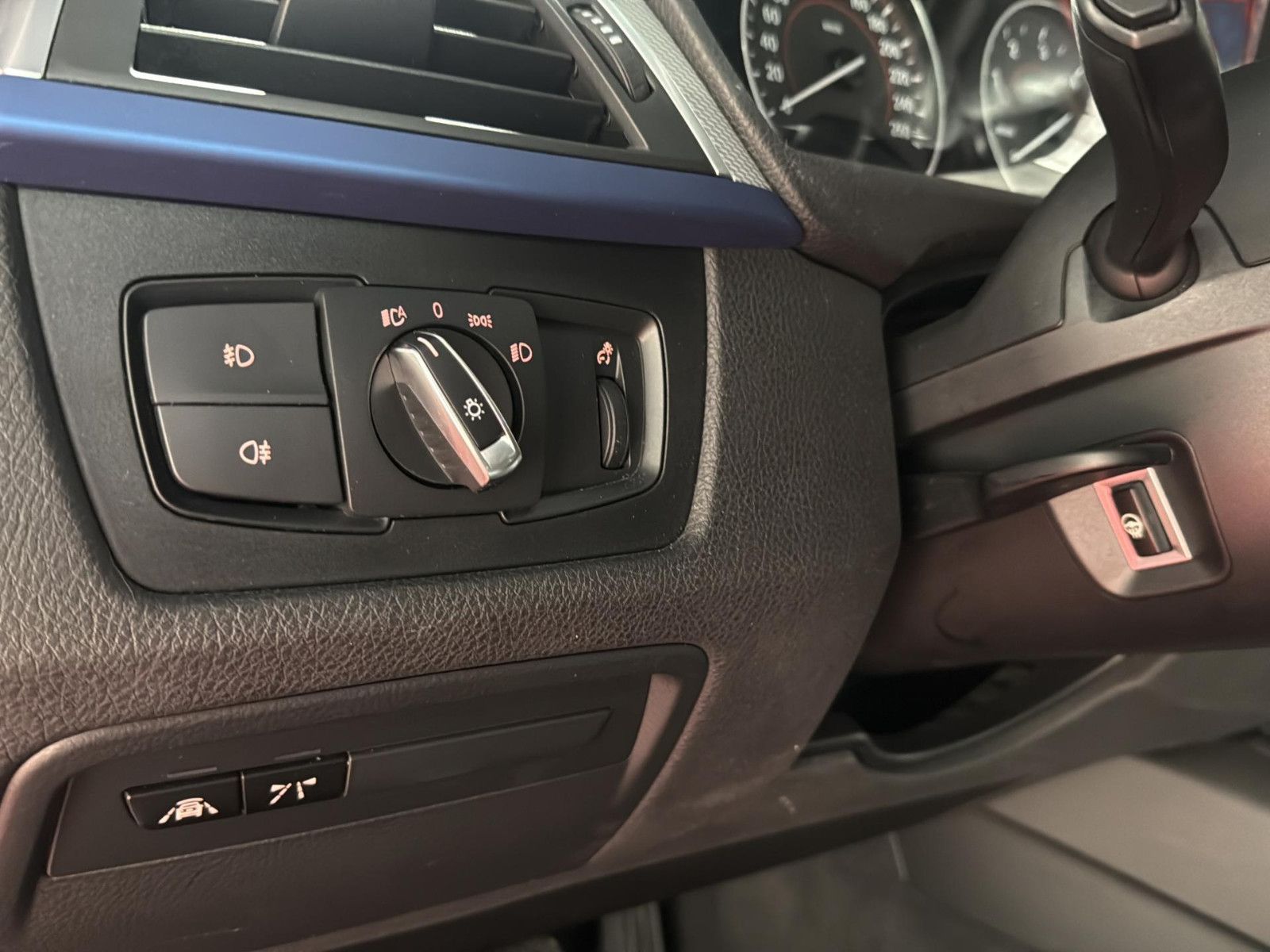 Fahrzeugabbildung BMW 320 d Touring  xDrive M Sport Shadow/ AHK