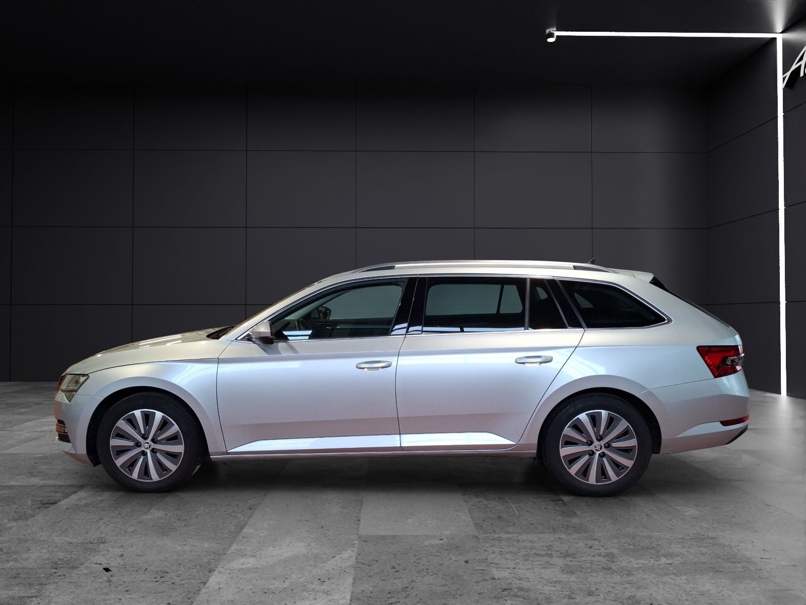 Fahrzeugabbildung SKODA Superb Combi TSI Style DSG Matrix AHK Navi AID b