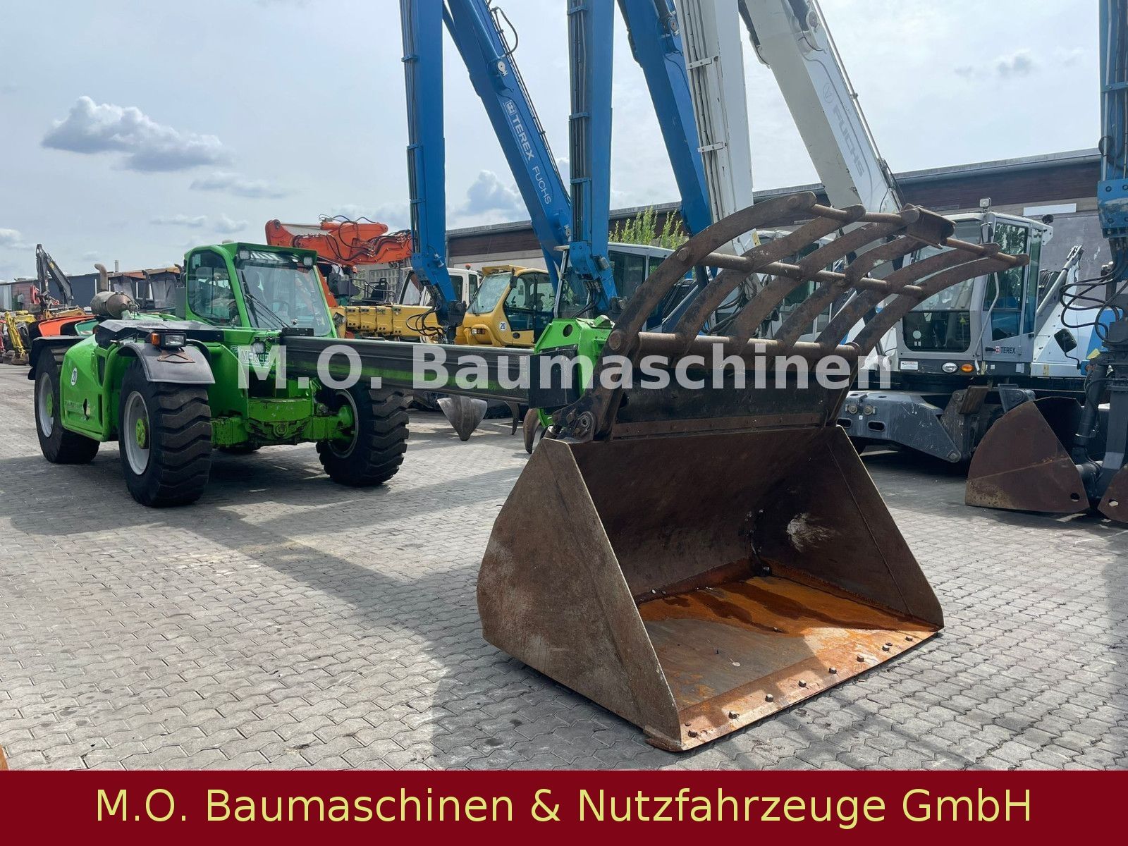 Fahrzeugabbildung Merlo P 55.9 CS / 9 m / 5,5 T/2m³ Mulchgreiferschaufel