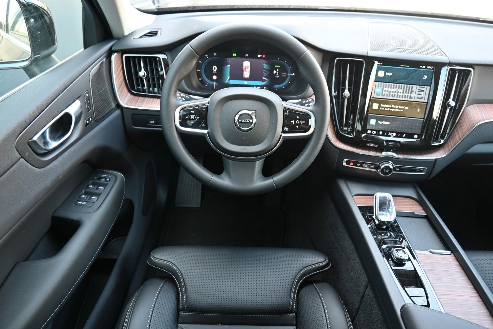 Fahrzeugabbildung Volvo XC 60 Plus Bright  T6 PHEV AWD*360°*Luft*H&K*