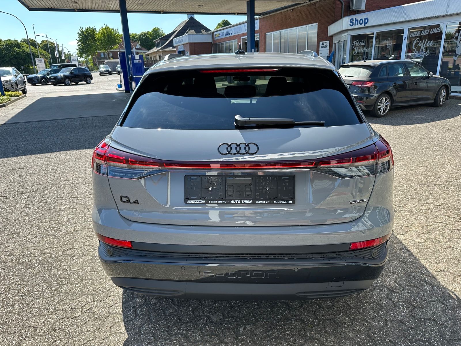 Fahrzeugabbildung Audi Q4 45 e-tron advanced quattro Navi/ACC/Matrix