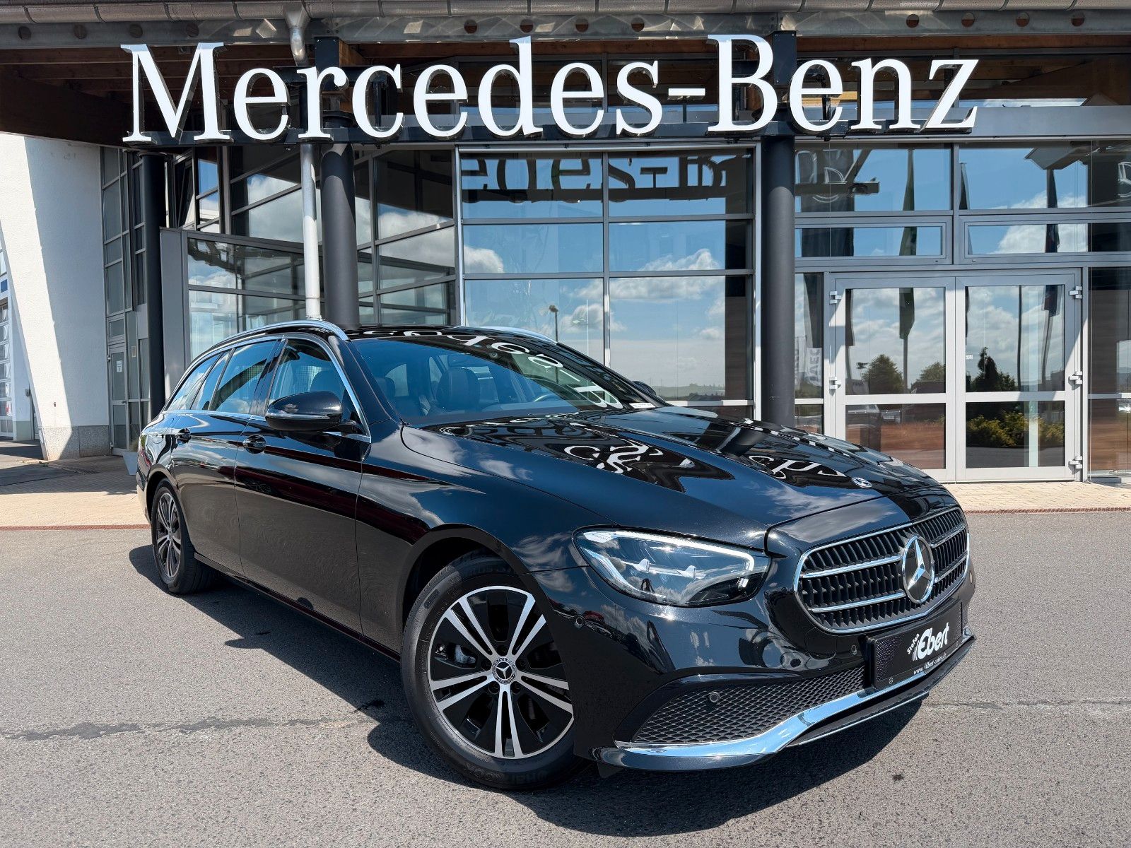 Fahrzeugabbildung Mercedes-Benz E 200 T Avantgarde+Pano+RKamera+Ambiente+TotW
