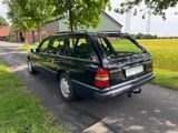 Mercedes-Benz E250td 90PS Schiebedach AHK Allwetter W124 S124