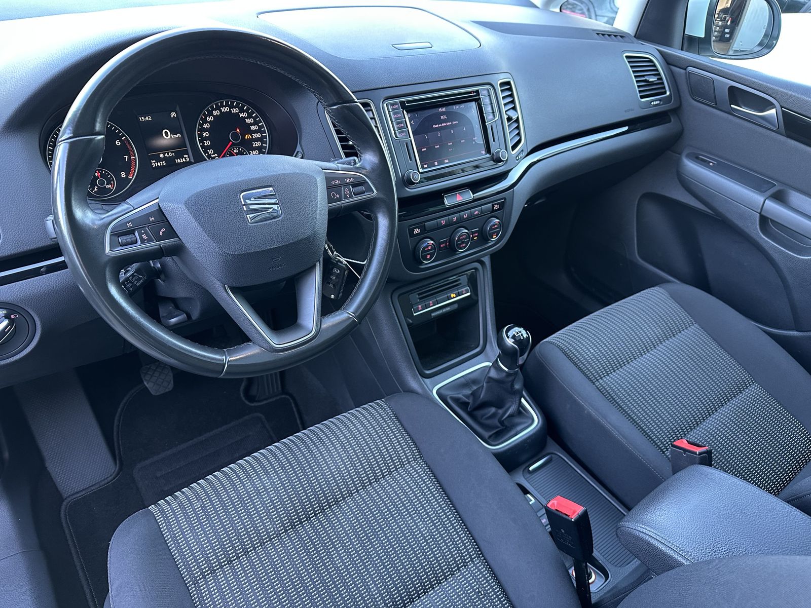 Fahrzeugabbildung SEAT Alhambra 1.4 TSI Style 7-Sitzer NAV+XEN+PANO+KAM