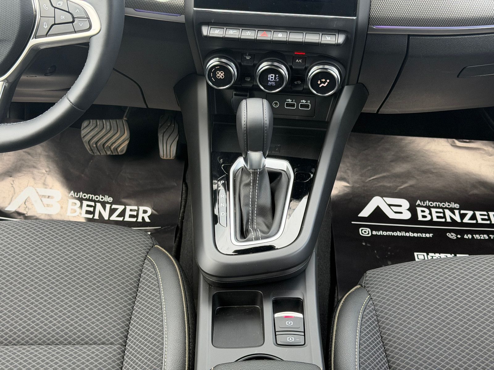 Fahrzeugabbildung Renault Arkana Techno/KAMERA/AMBIENTE/KAMERA/LEDER/ACC