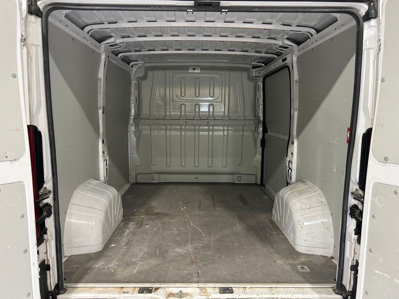 Fahrzeugabbildung Fiat Ducato Kasten 35 140 L1H1 RS: 3000 mm/3-SITZ/KAM