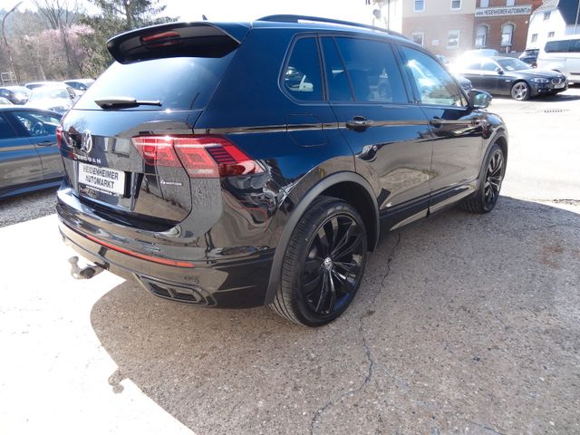 Fahrzeugabbildung Volkswagen Tiguan R-Line 4Motion/Pano/HUD/Matrix/StH/AHK/Ka