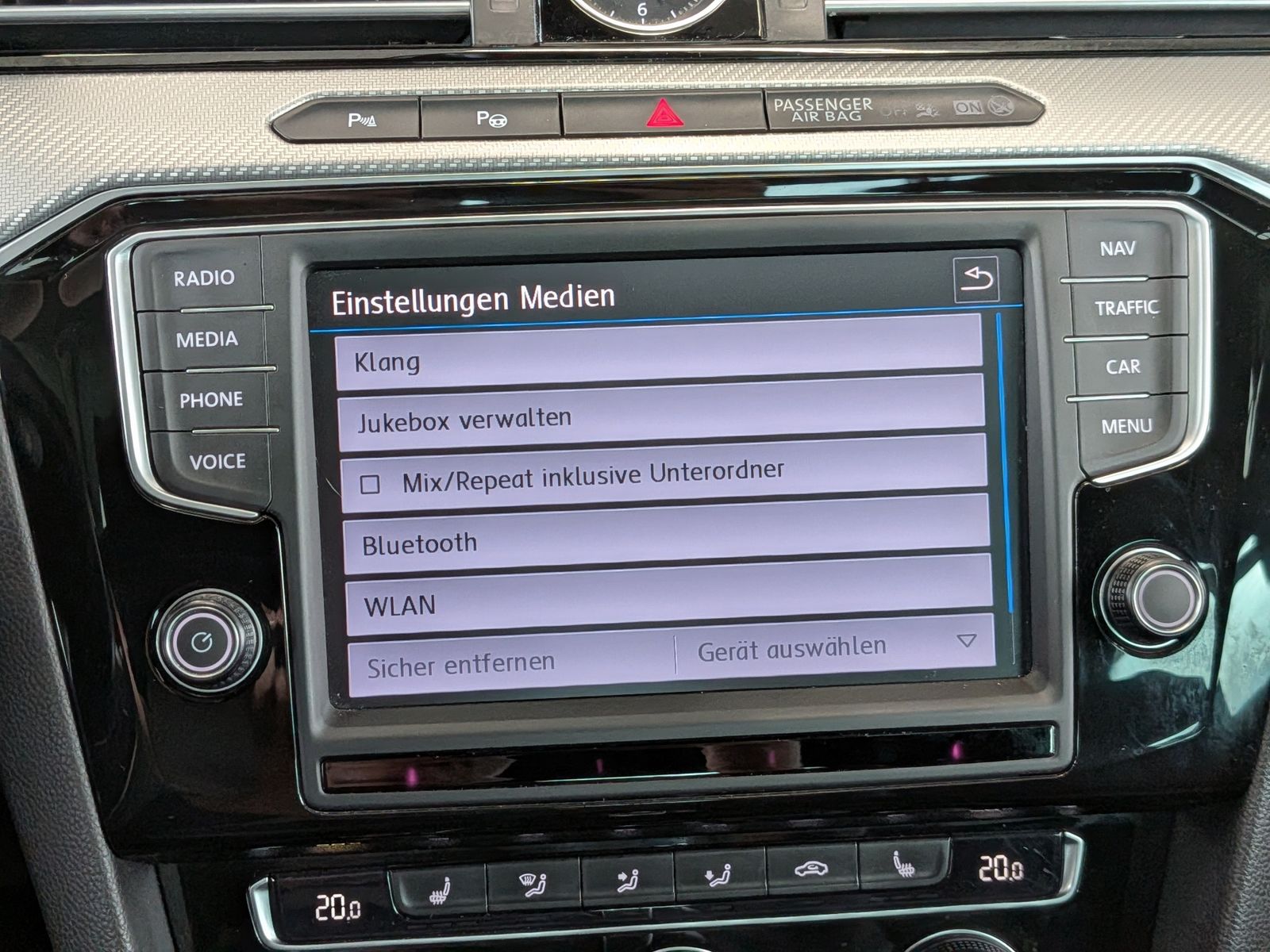 Fahrzeugabbildung Volkswagen Passat 2.0 TDI Lim. High/R-Line 4Motion ACC Pano