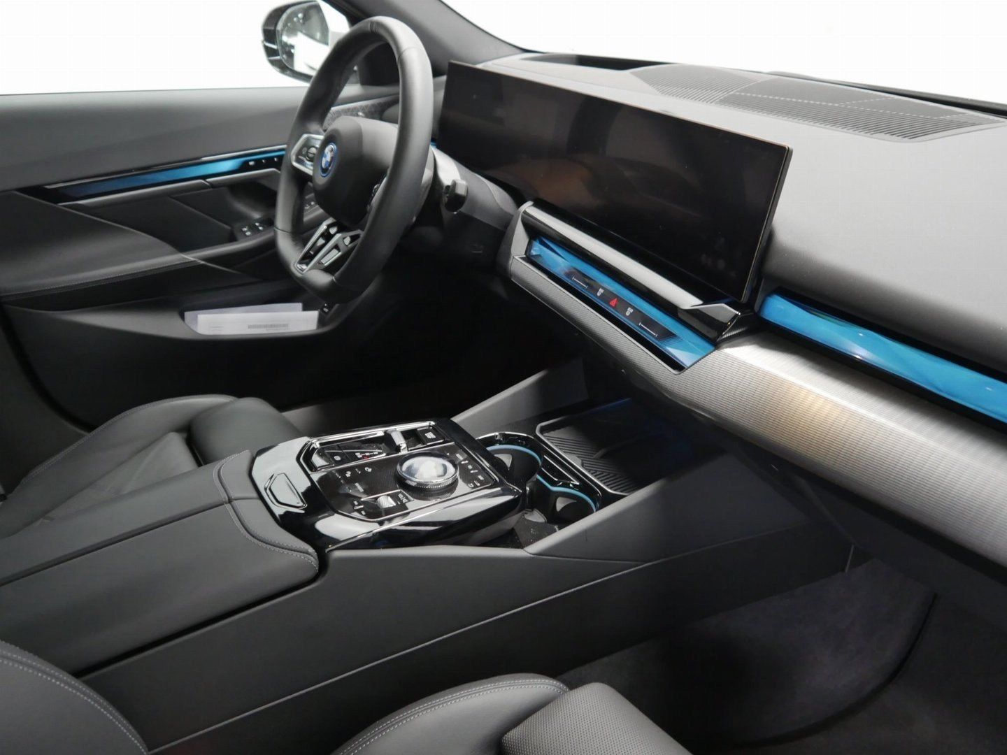 Fahrzeugabbildung BMW i5 xDrive40 M-Sportpaket | Sitzbelüftung vorn |