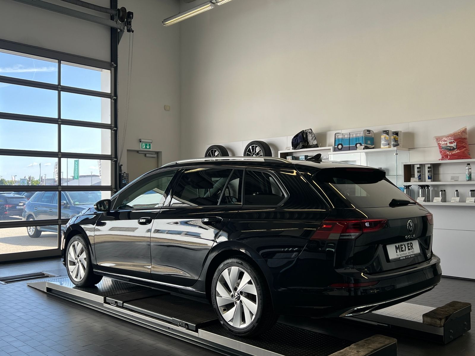 Fahrzeugabbildung Volkswagen Golf VIII Variant ACTIVE 1.5 eTSI DSG *AHK, LED,