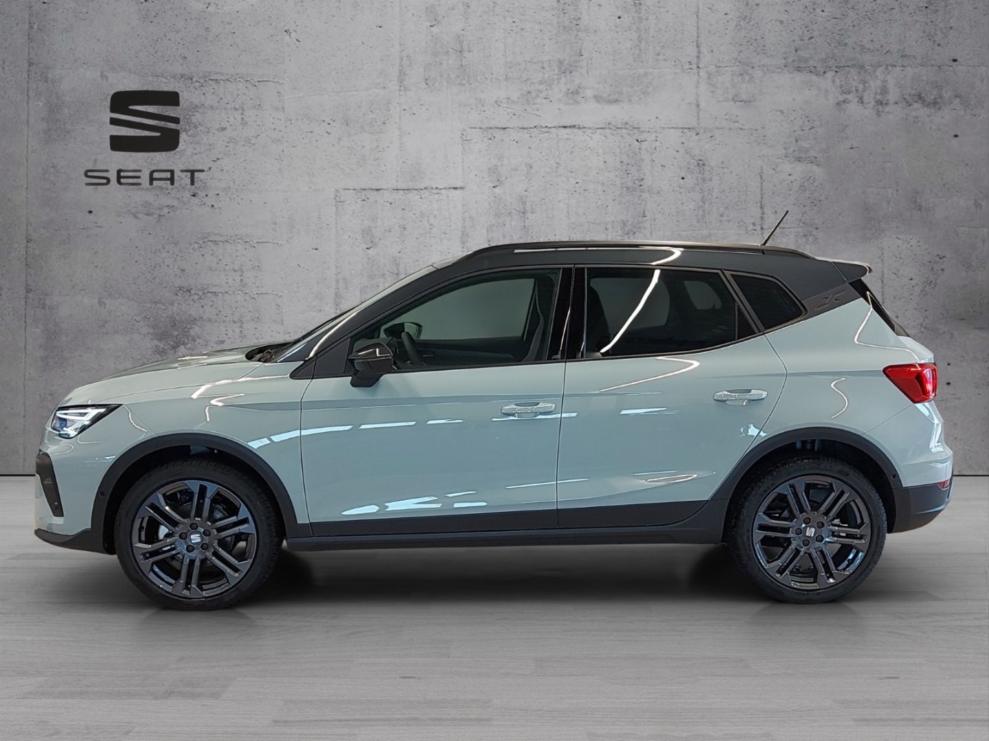 Seat Arona 1.5 TSI DSG FR AHK LED Navi Kamera Kessy W imagem 3