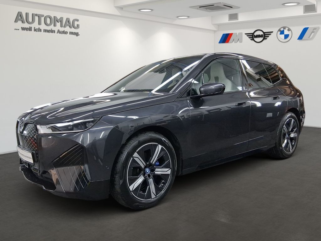 BMW iX