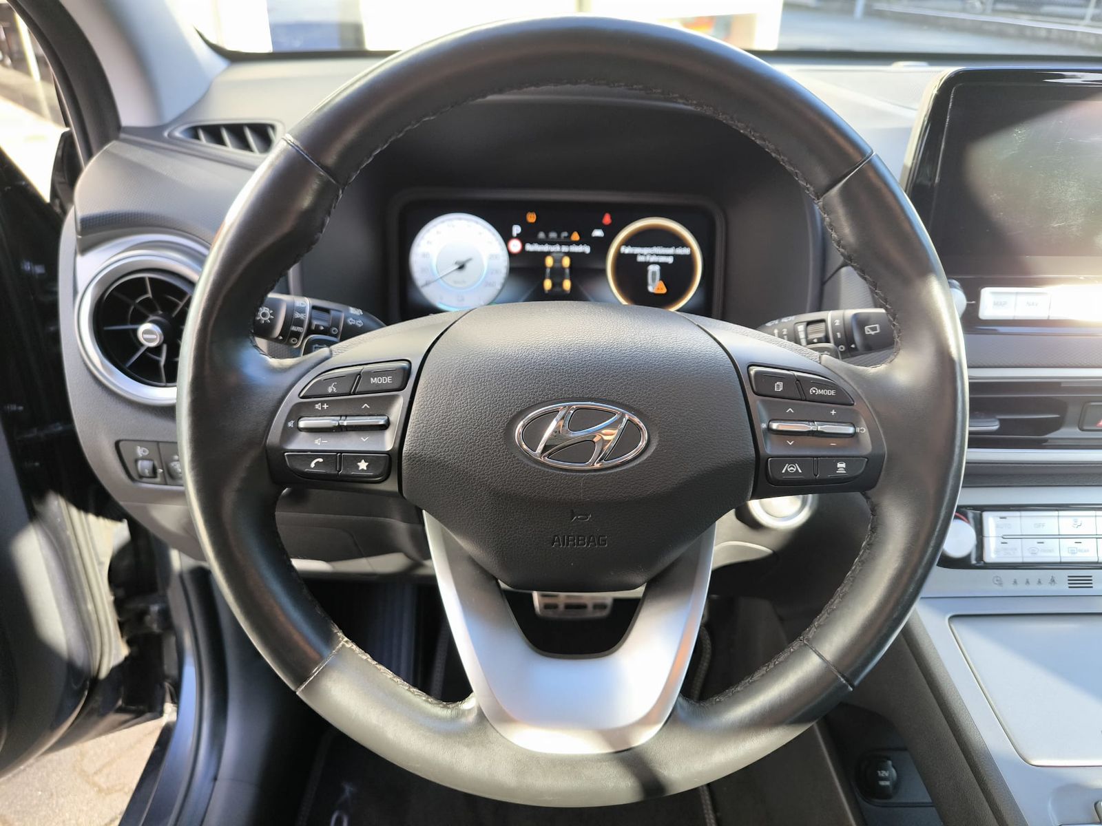 Fahrzeugabbildung Hyundai Kona Trend NAVI+LED+SHZ+HEADUP+KAMERA+ACC+WP+