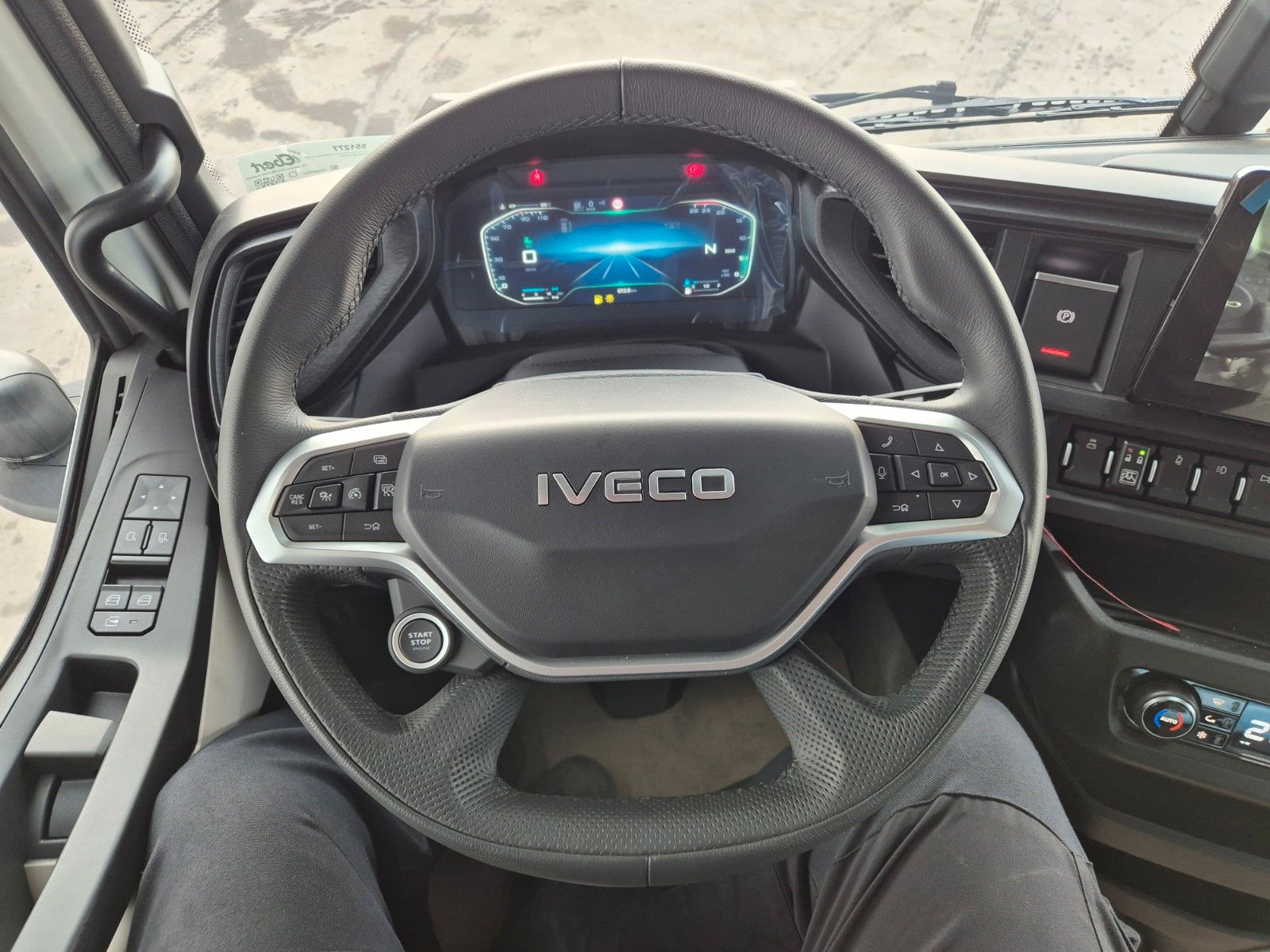Fahrzeugabbildung Iveco S-Way AS260S50Y/FS CM 6x2 BDF