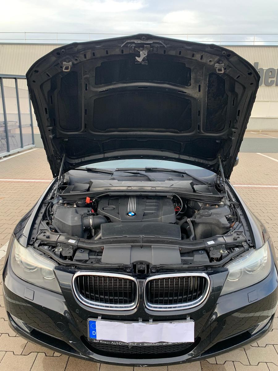 BMW 320 2012 — interior