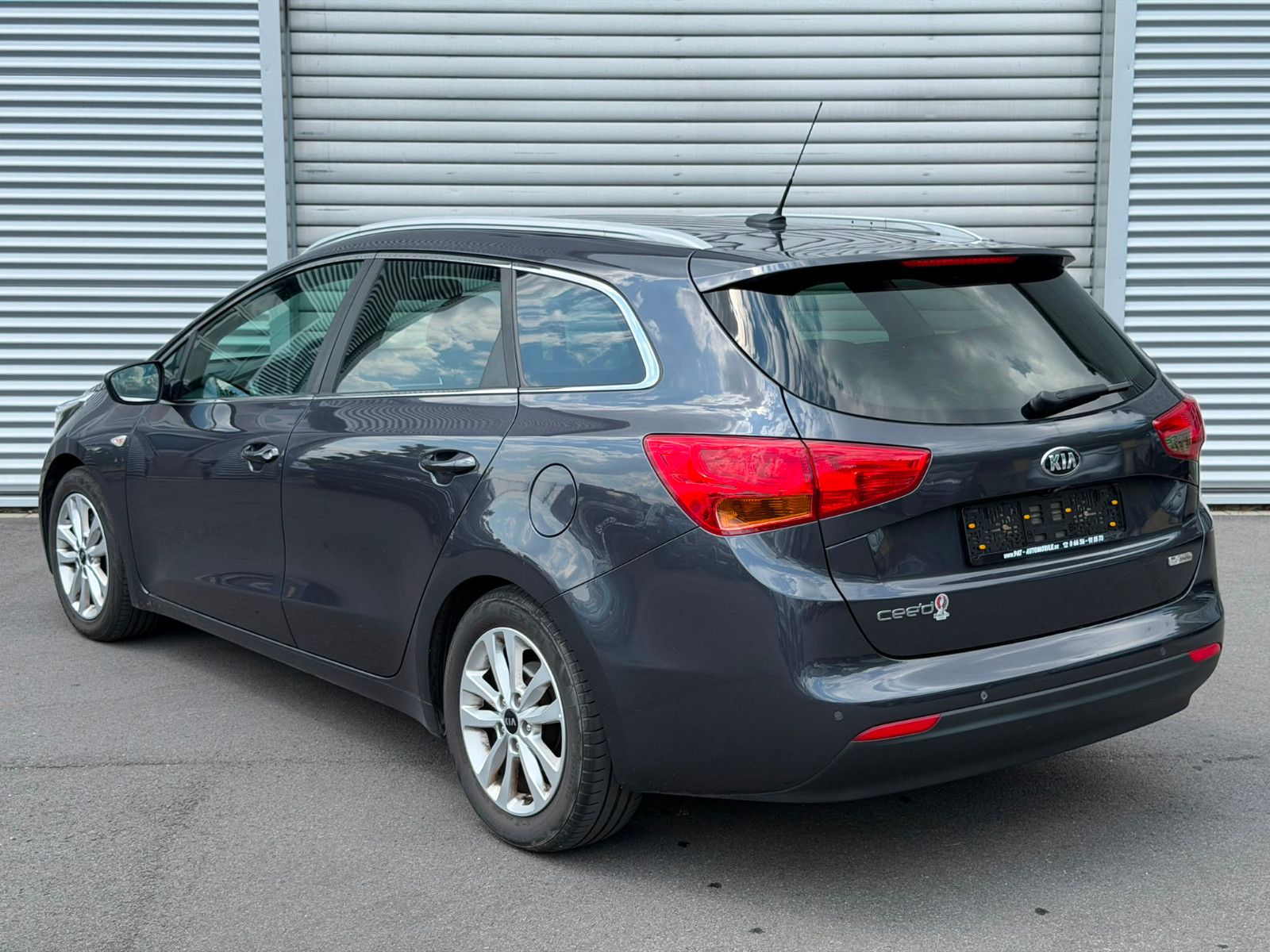 Fahrzeugabbildung Kia Cee'd Sportswagon UEFA Euro 2016 Navi PDC Kamera