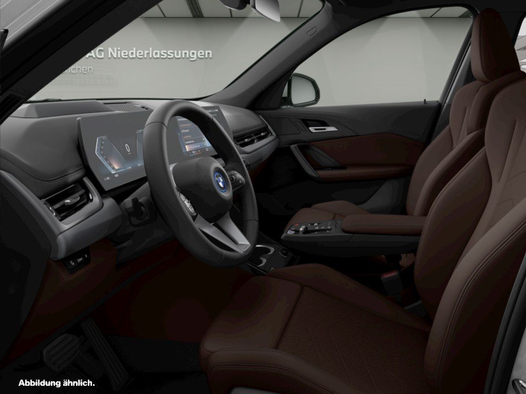 BMW iX1 xDrive30 AHK LiveCockpitProf Head-Up Kamera foto 3