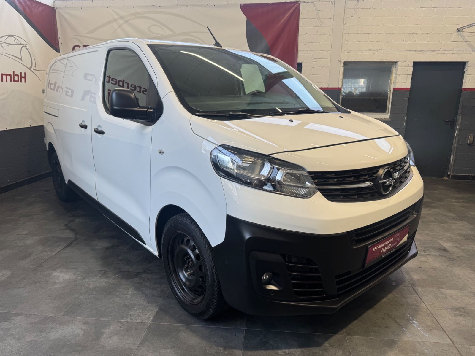 Opel Vivaro - 1