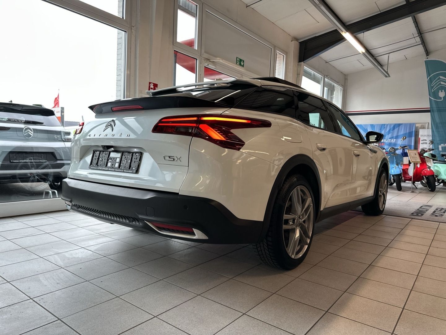 Fahrzeugabbildung Citroën C5X Plug-in 225 EAT8 Shine Pack Navi Panodach