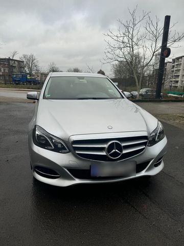 MERCEDES-BENZ Mercedes Benz e220