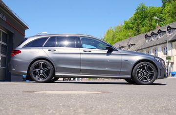 Mercedes-Benz C 300 e T AMG Line*Pano,Distronic+,Head-Up,360°