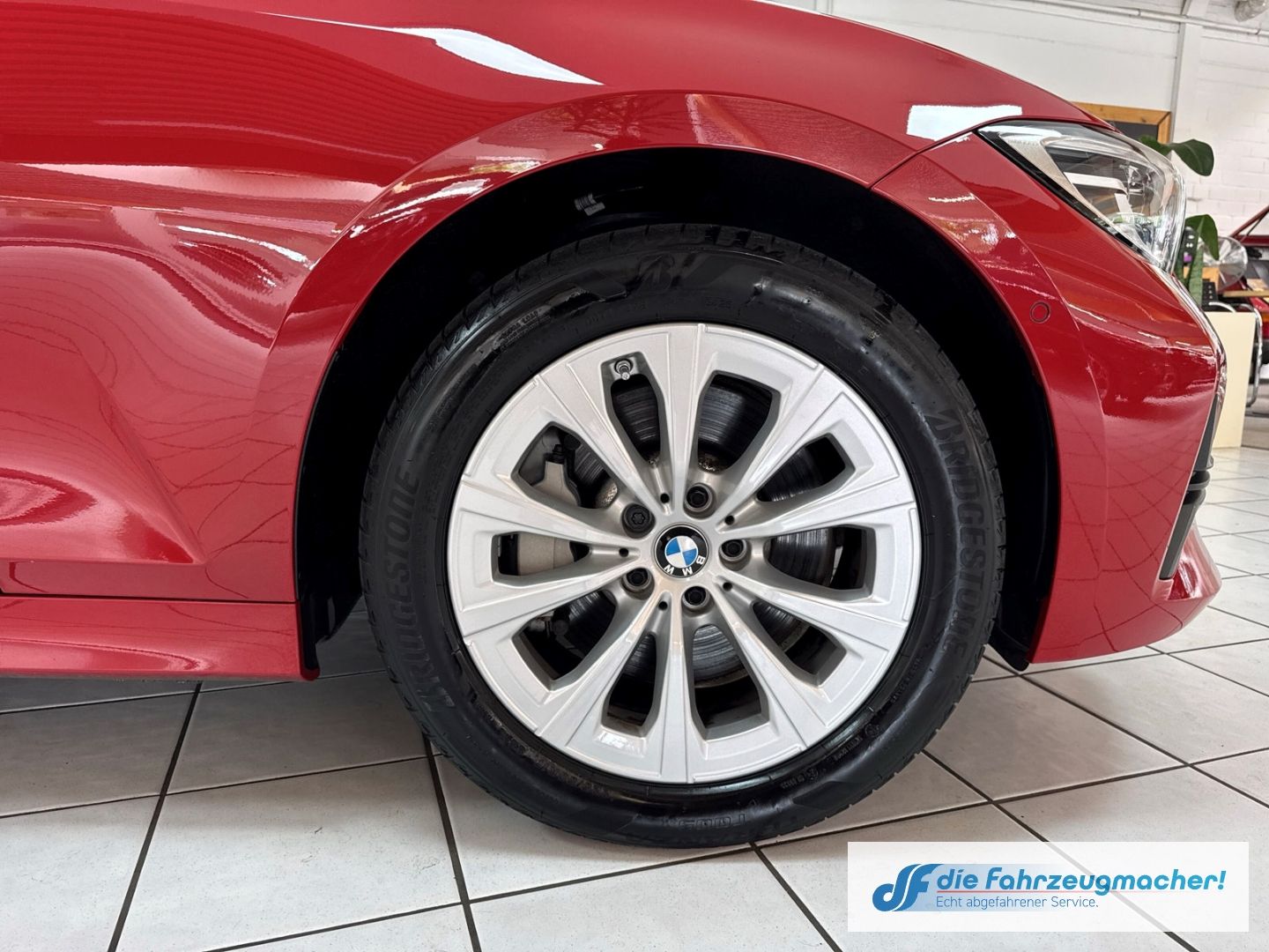 Fahrzeugabbildung BMW 330 e xDrive Advantage Touring Park-Assistent AH
