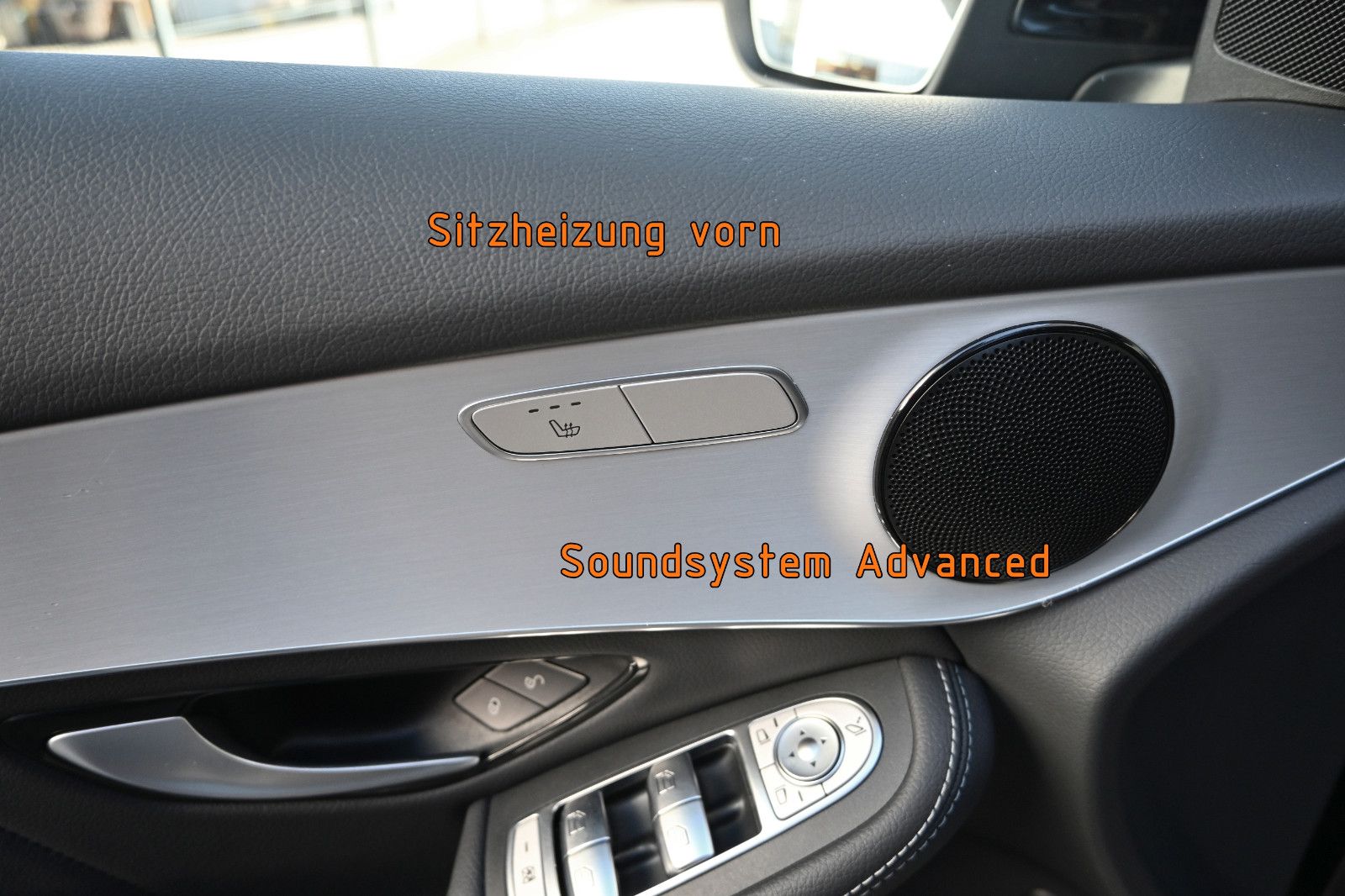 Fahrzeugabbildung Mercedes-Benz GLC 300 4MAT. °AHK°AMG INTERIEUR°SOUND°KAMERA°