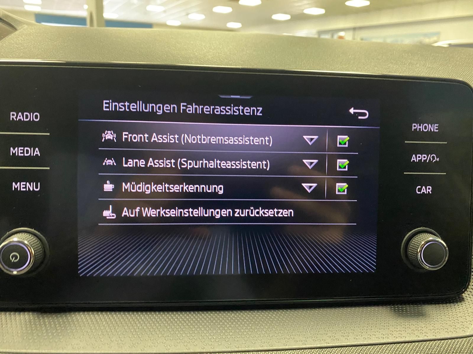 Fahrzeugabbildung SKODA Fabia 1.0 TSI Style APP+KLIMA+RFK+PDC+SITZHEIZ+A