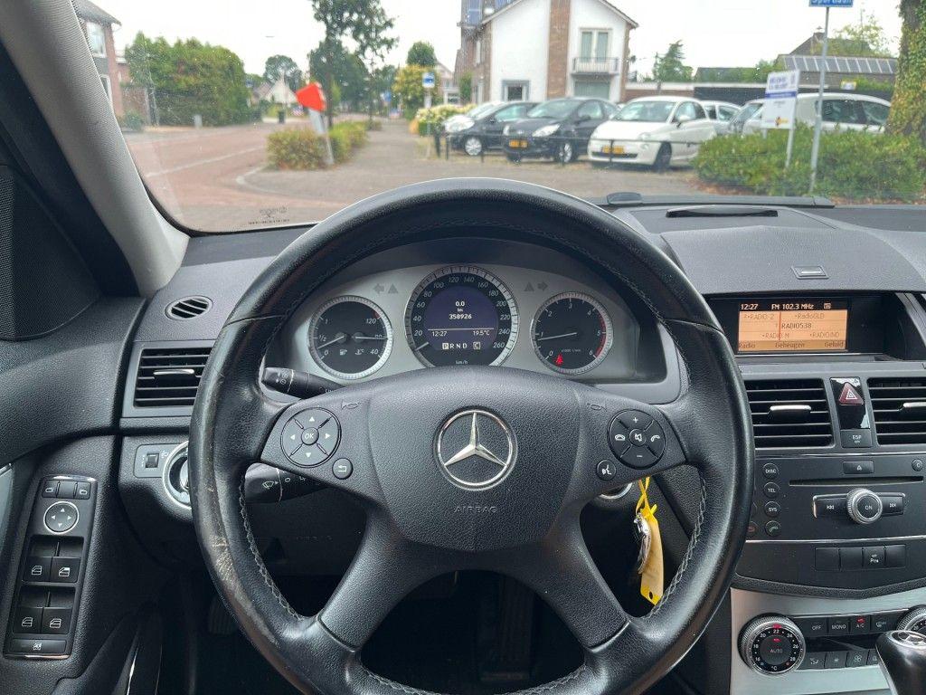 Mercedes-Benz C200 2009 — photo 8