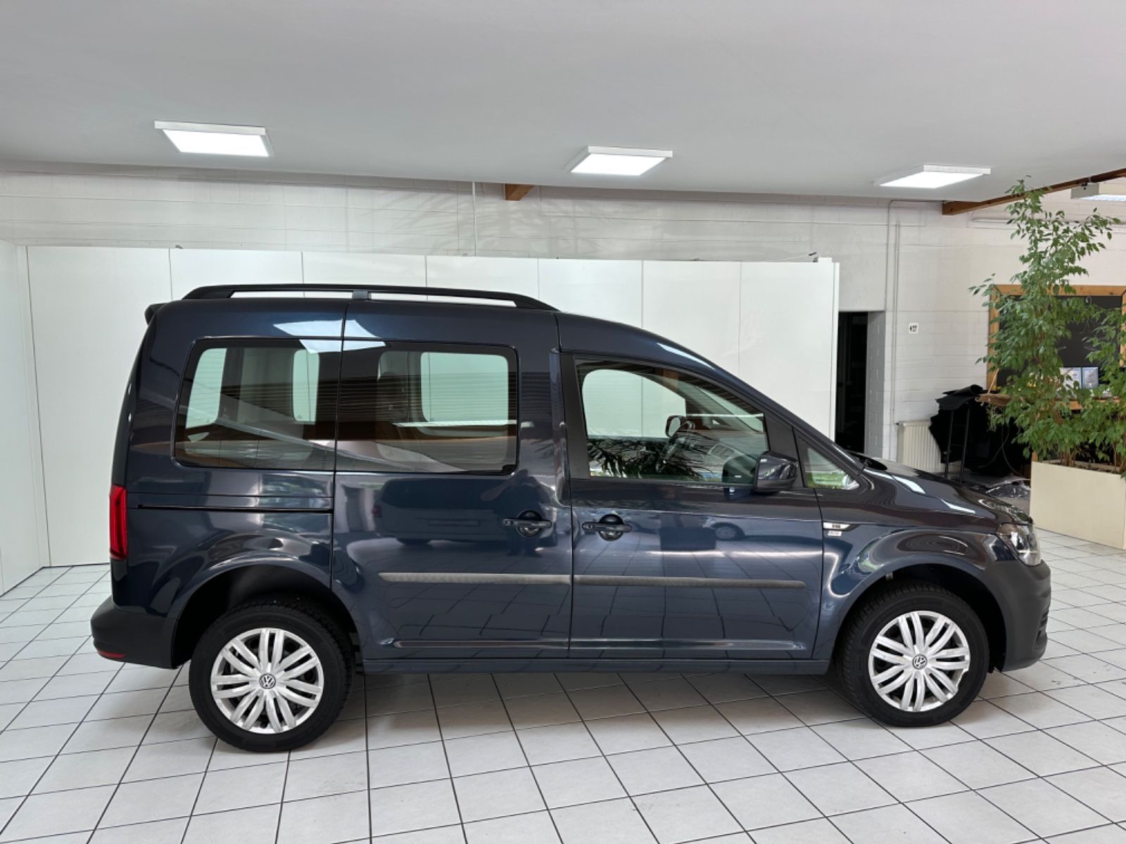 Fahrzeugabbildung Volkswagen Caddy Kombi Trendline BMT 4Motion