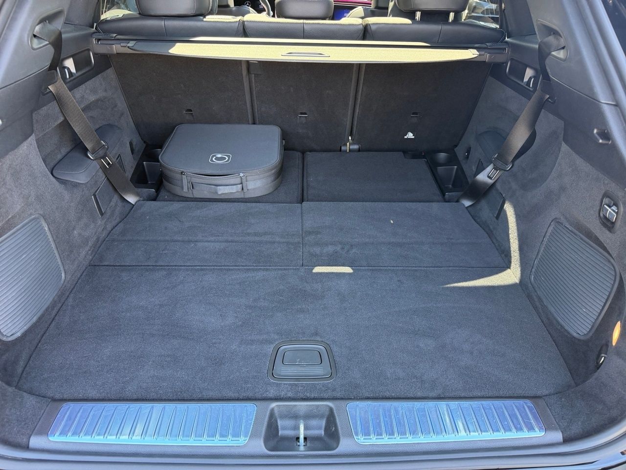 Fahrzeugabbildung Mercedes-Benz EQS 450 4M SUV AMG AHK Airmatic Pano 7-Sitzer