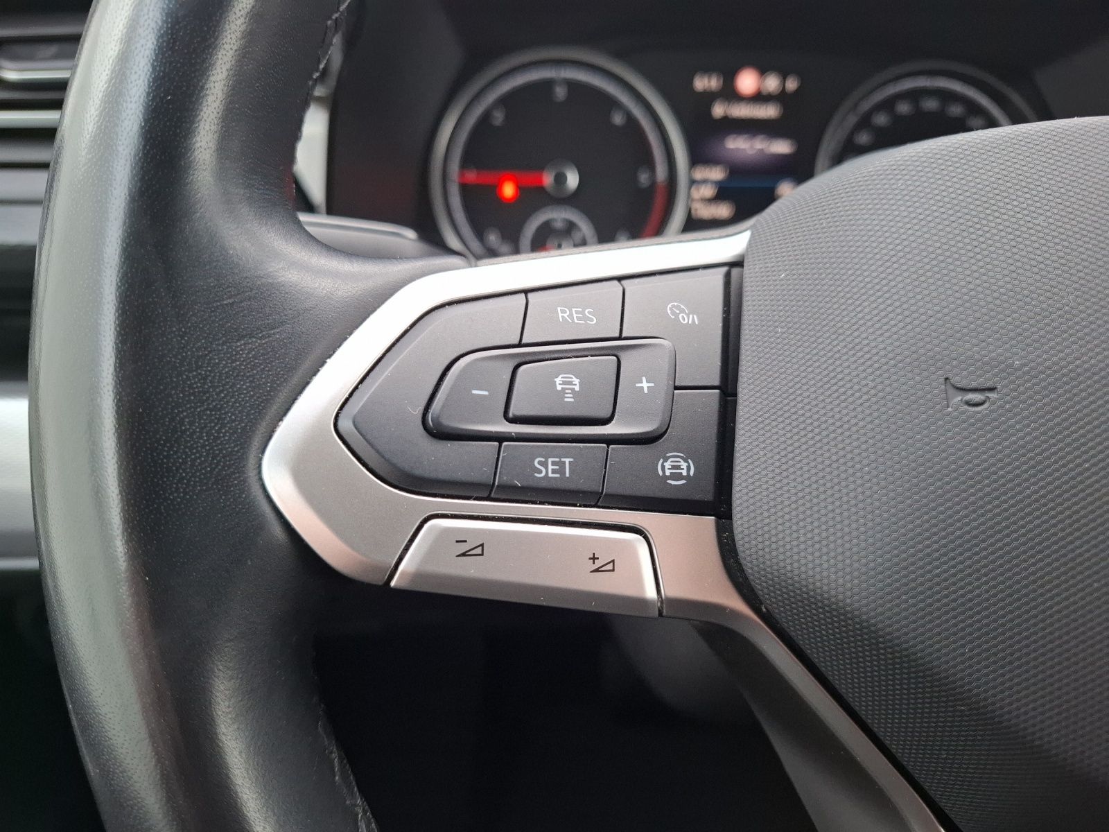 Fahrzeugabbildung Volkswagen T6.1 Multivan TDI Generation Six DSG Standhzg. L