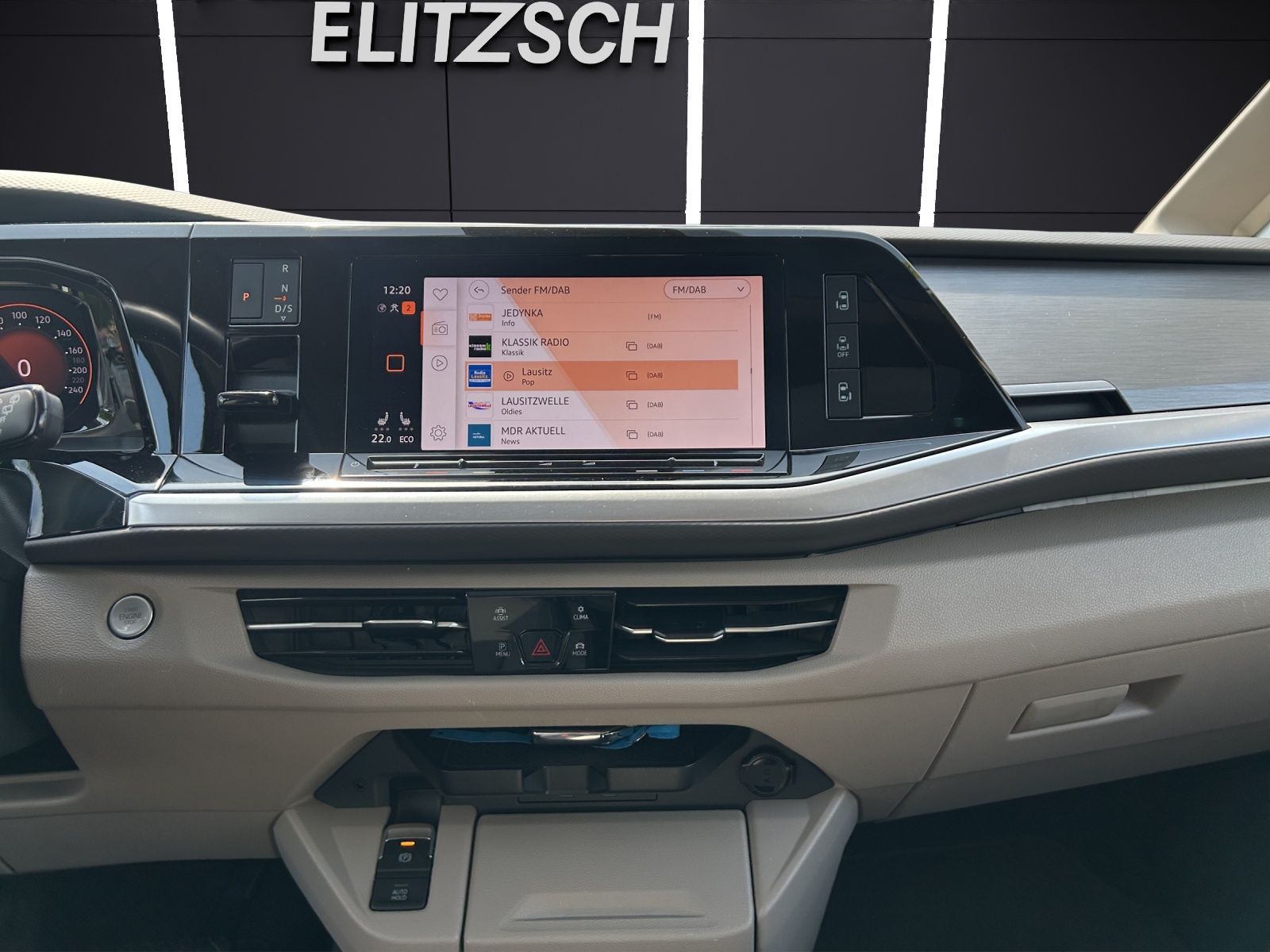 Fahrzeugabbildung Volkswagen T7 Multivan eHybrid ENERGETIC  DSG LED STANDH NA