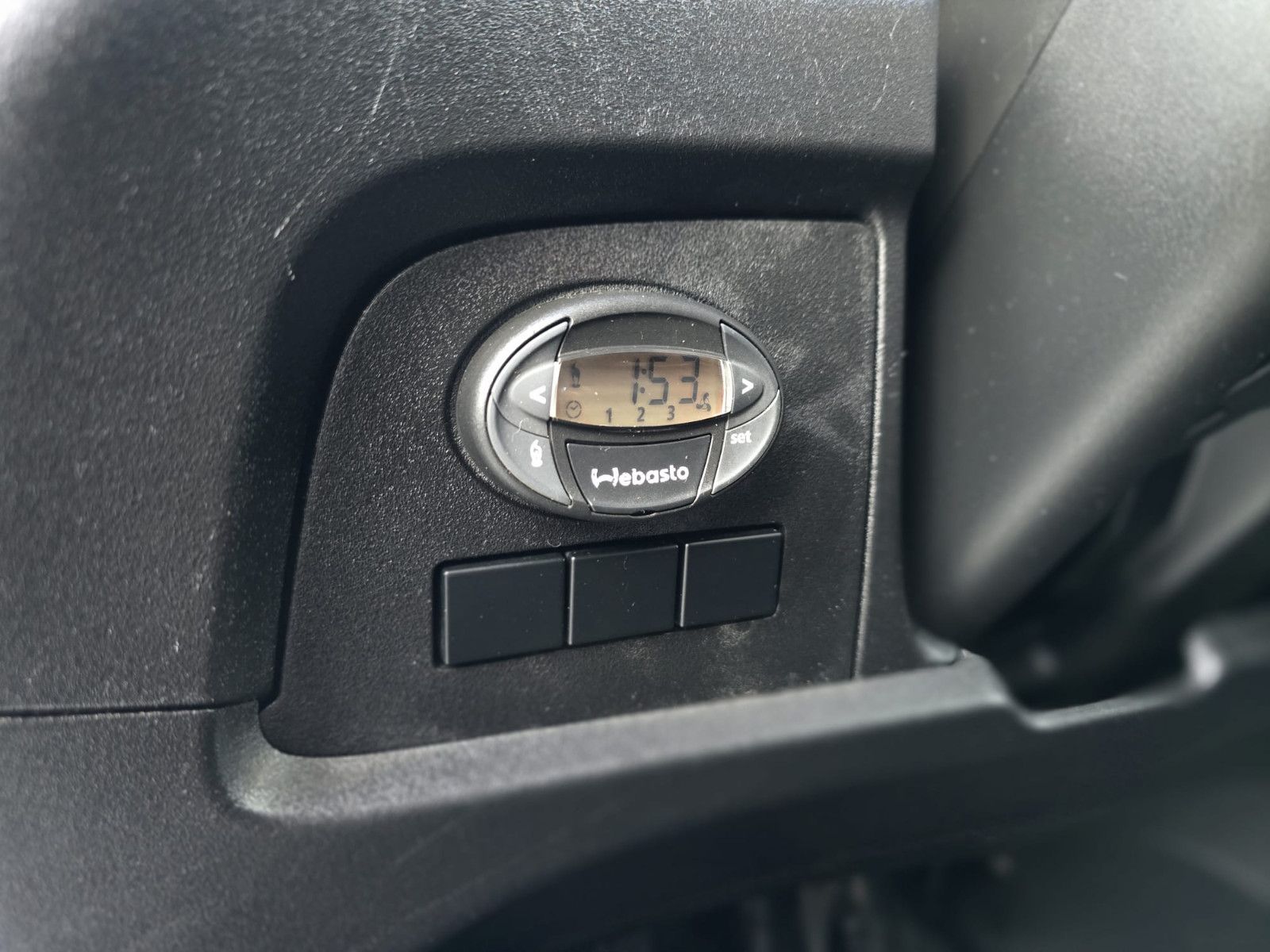 Fahrzeugabbildung Iveco Daily Kasten L3H2/Radstand 3520/AHK 3,5t/TÜV-NEU