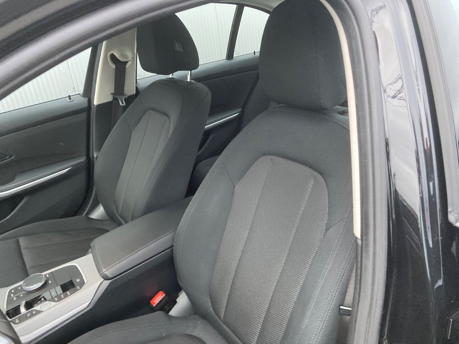 BMW 320e NAVI*PDC*DAB*LED*FACE-LIFT*** foto 11