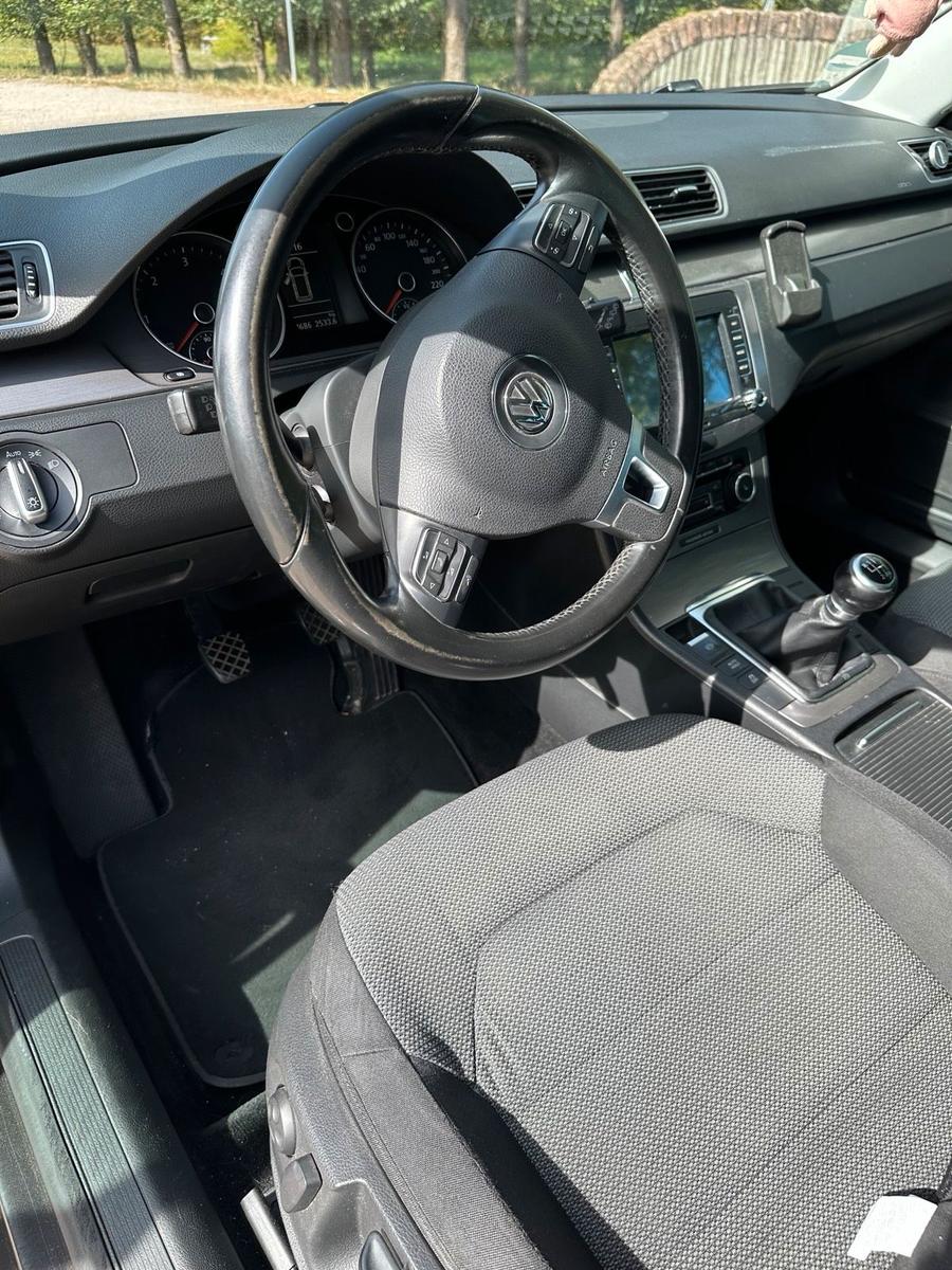 Volkswagen  2011 — photo 11