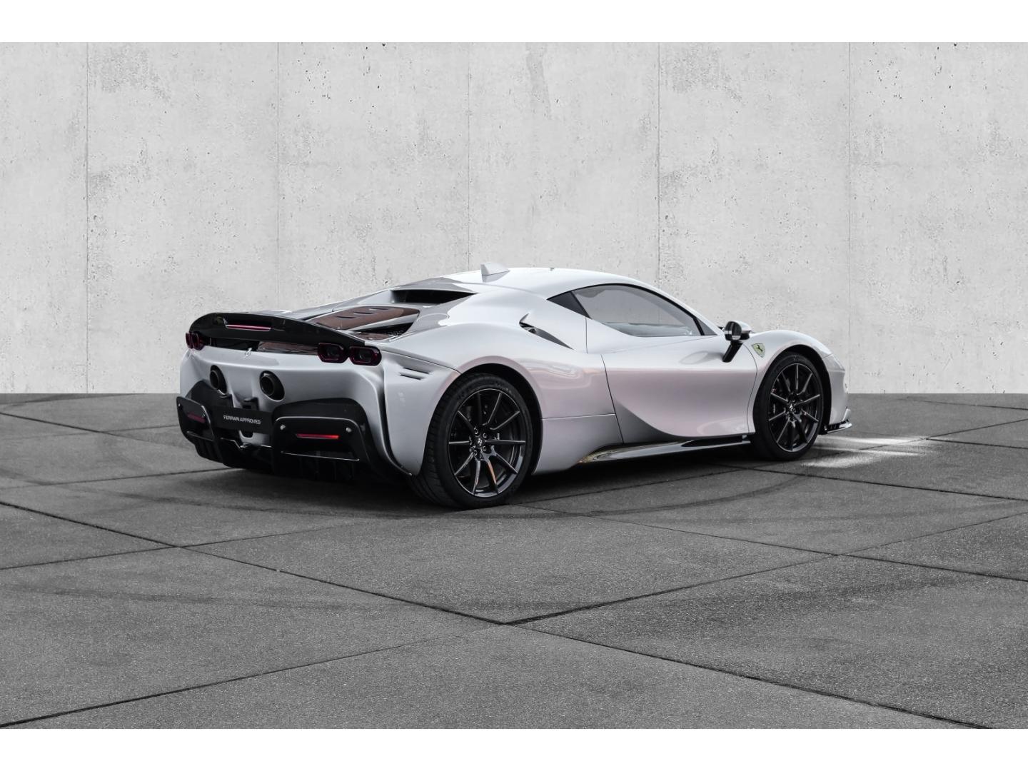 Ferrari SF90 Stradale *Carbon-Felge*Racingsitze*Assetto-