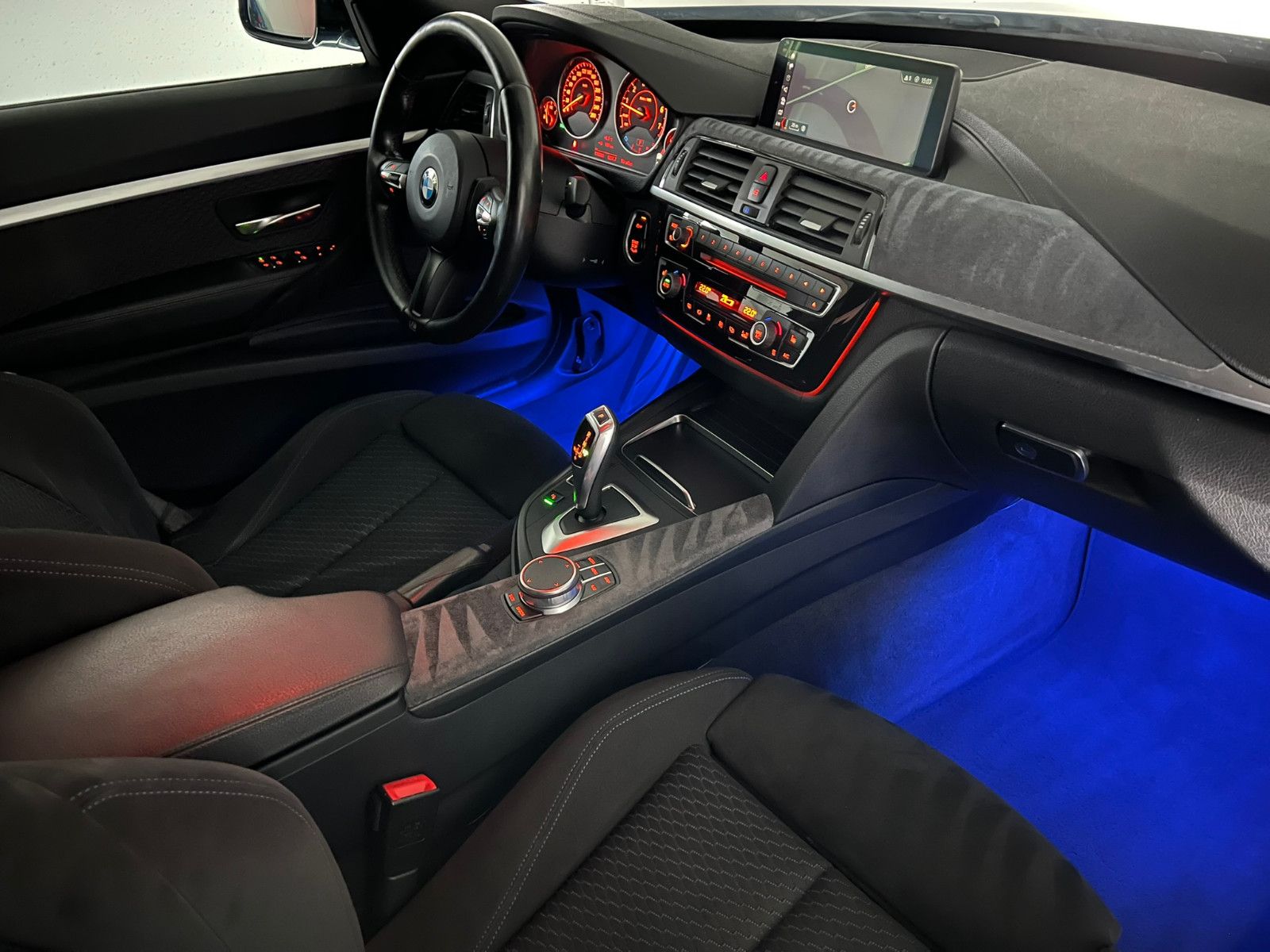 Fahrzeugabbildung BMW 330 i xDrive GT M SPORT/LED/NAVI PROF/AHK/DE FZG