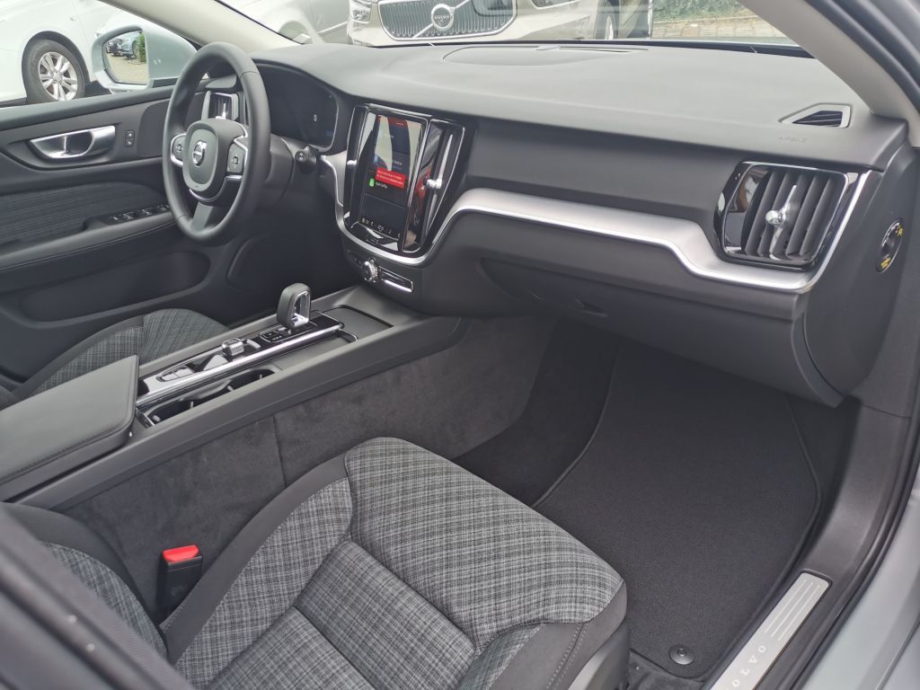 Fahrzeugabbildung Volvo V60 B3 B Core+LED+Kamera+BLIS+