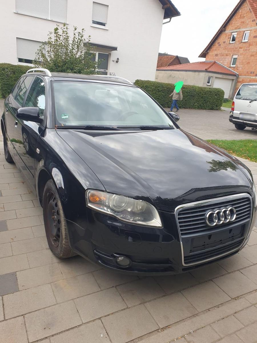 Audi A4 2004 — вигляд ззаду
