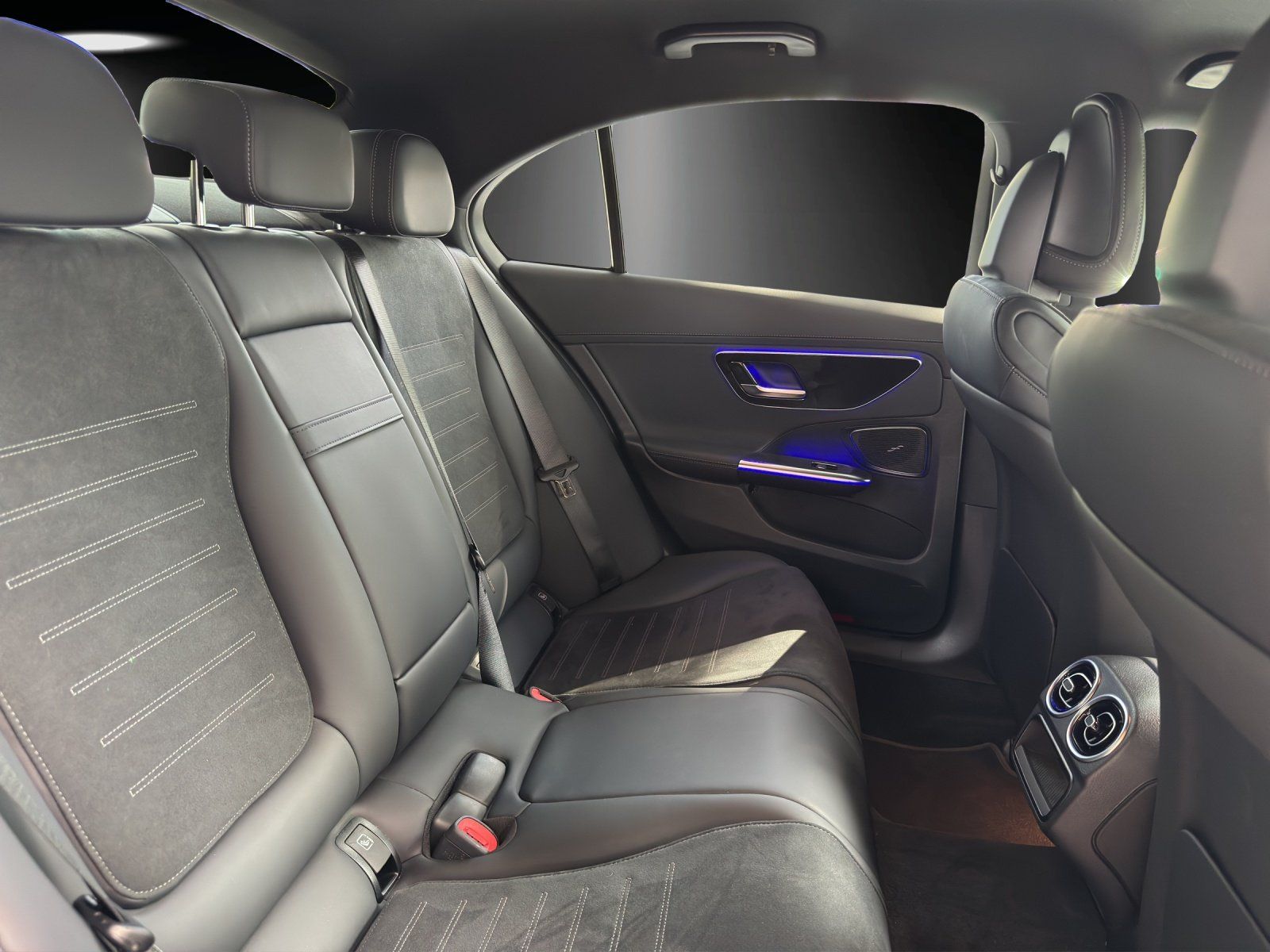 Fahrzeugabbildung Mercedes-Benz C 220 d AMG Distronic AHK Memory 360° GUARD 360°