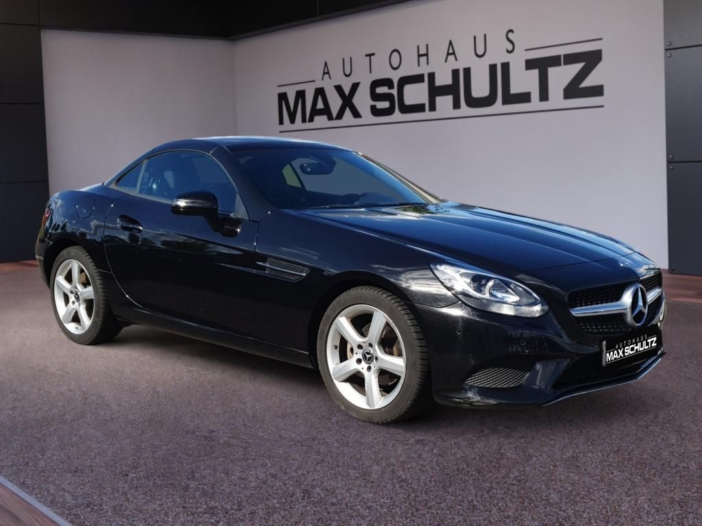 Fahrzeugabbildung Mercedes-Benz SLC 180 PanoDach*AIRSCARF*PDC