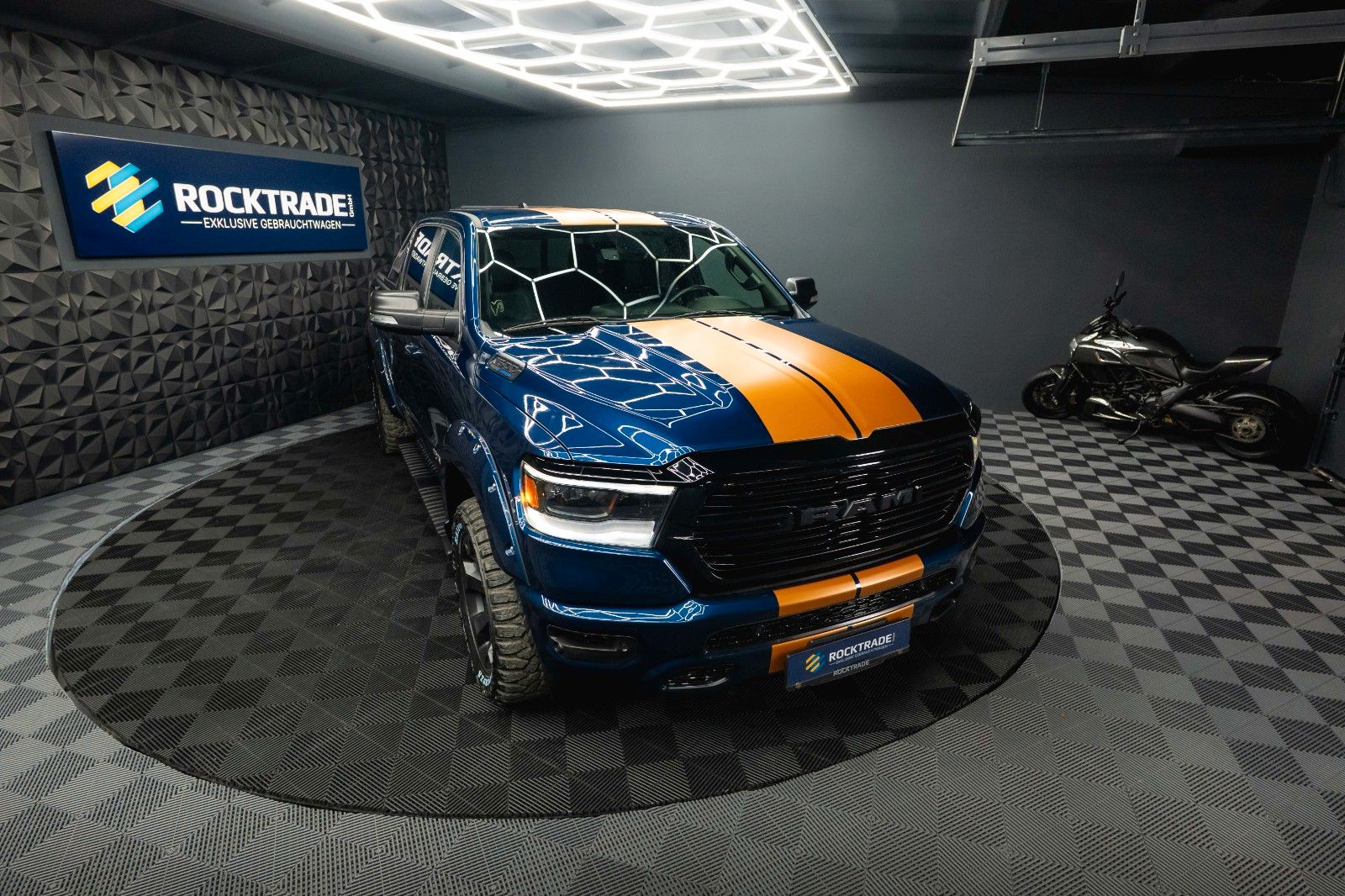 Fahrzeugabbildung Dodge RAM 5.7 V8 HEMI 4x4 OFFROAD Night-Paket *LED*19%